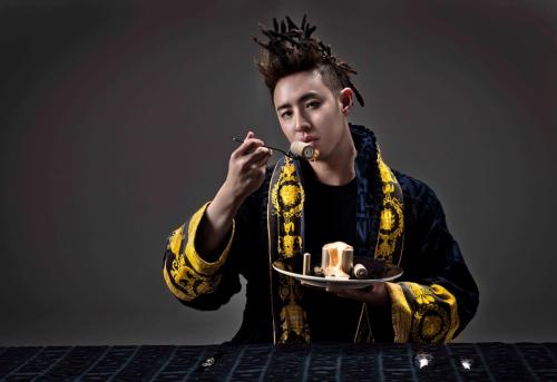 对所有的烦恼说拜拜是什么歌今天快乐大本营里面那个MIC组合唱的这首 对所有的烦恼说拜拜是什么歌今天快乐大本营里面那个MIC组合唱的这首