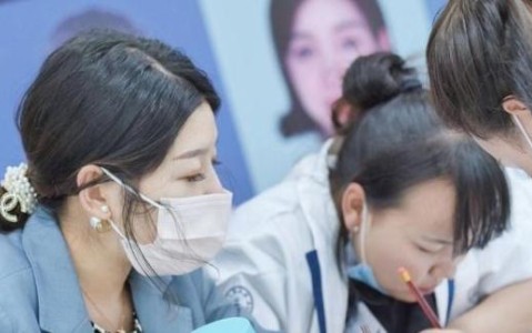 全国化妆学校排名(全国化妆学校排名前十名是哪里什么地方)
